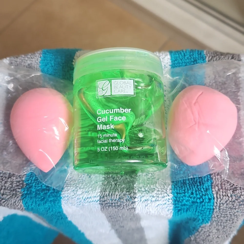 Global Beauty Care CUCUMBER Gel Mask NWOT Green W 2 Applicator Sponges.